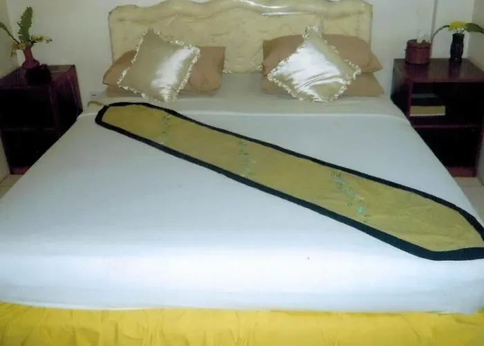 Triple H Hotel
